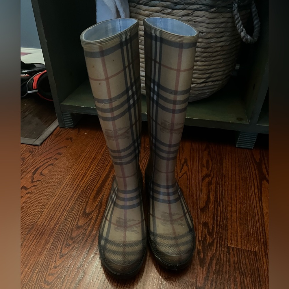 Authentic Burberry Rain boots 40